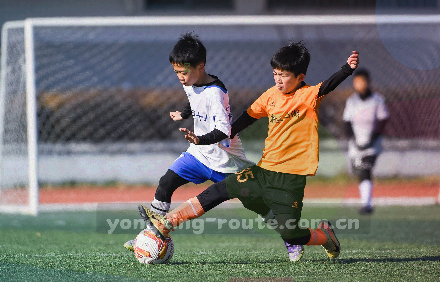 墙面地图与区域标记俯拍侧角度，各省份点阵标记